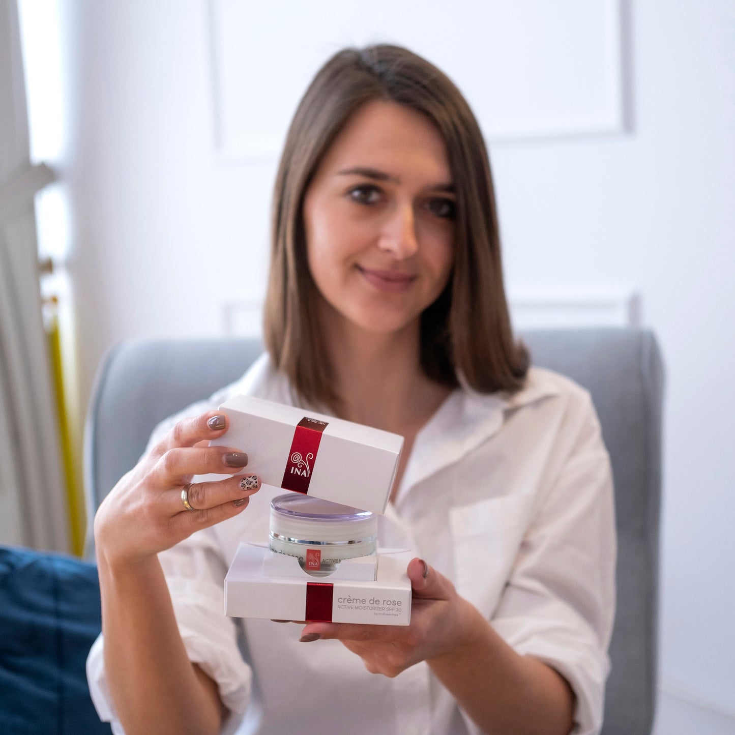 Återfuktande dagkräm för ansiktet med SPF 30 och ekologisk rosenolja