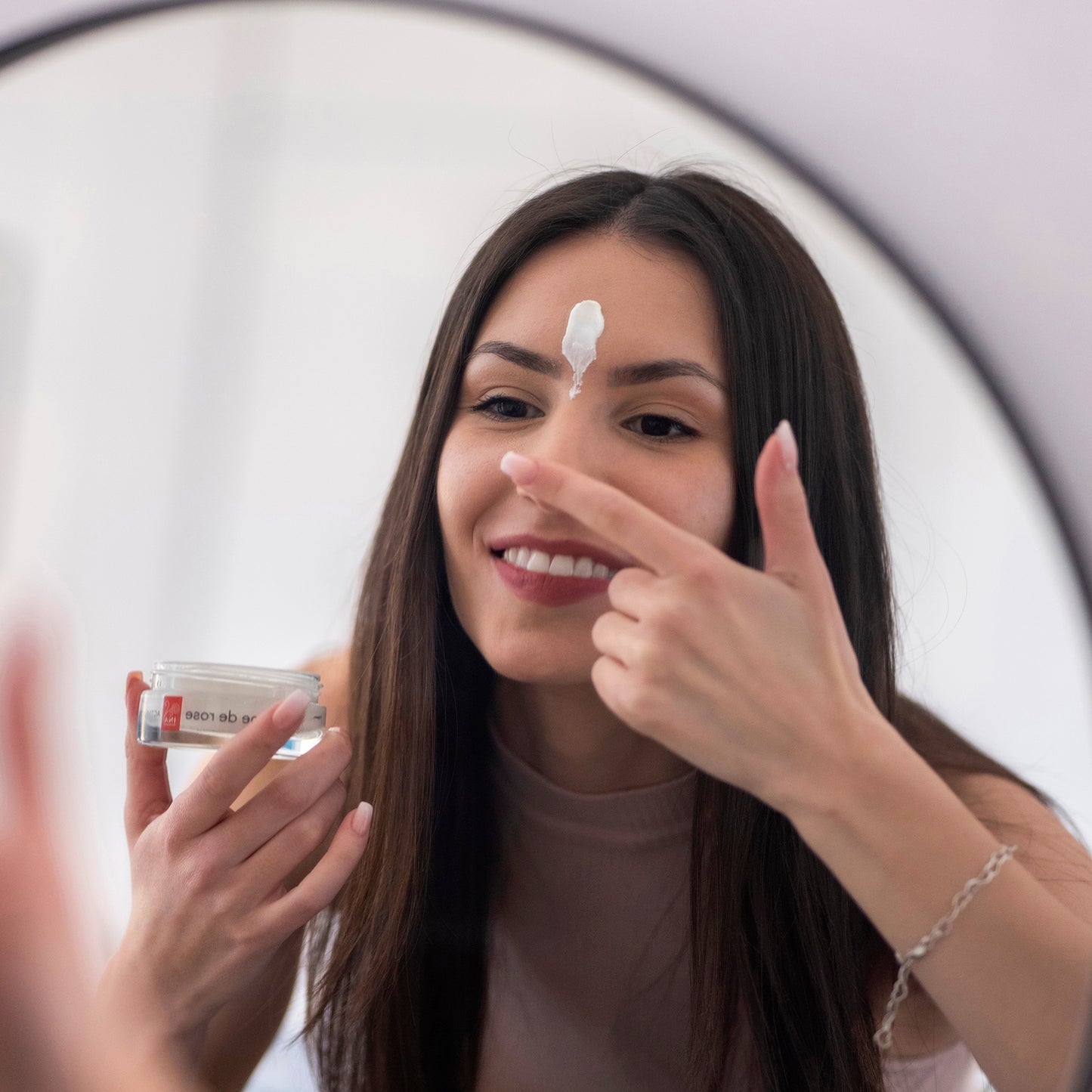 Återfuktande dagkräm för ansiktet med SPF 30 och ekologisk rosenolja