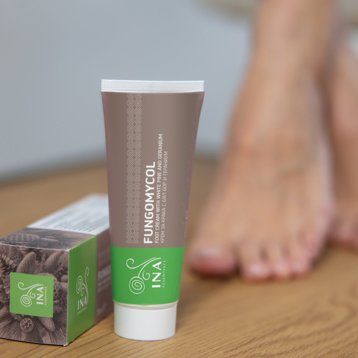 Köp 2 krämer mot nagelsvamp eller torr och sprucken hud och få 1 ekologiskt vitpinjevatten gratis.